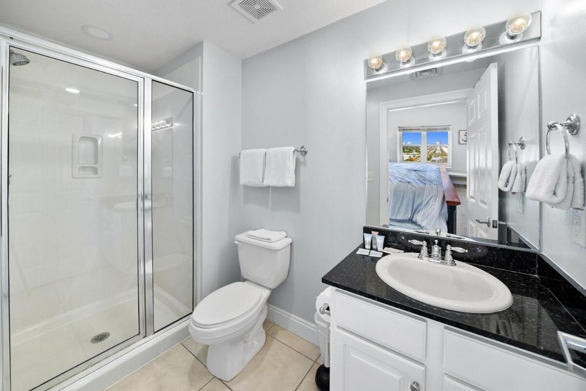 Calypso 1209w Corner 3br 3ba 2 Sets Of Service *